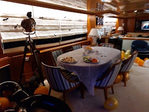 DJ για παρτυ place picture