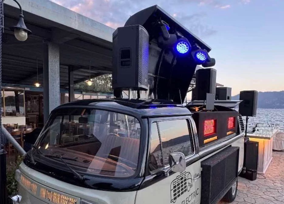 van dj αθηνα